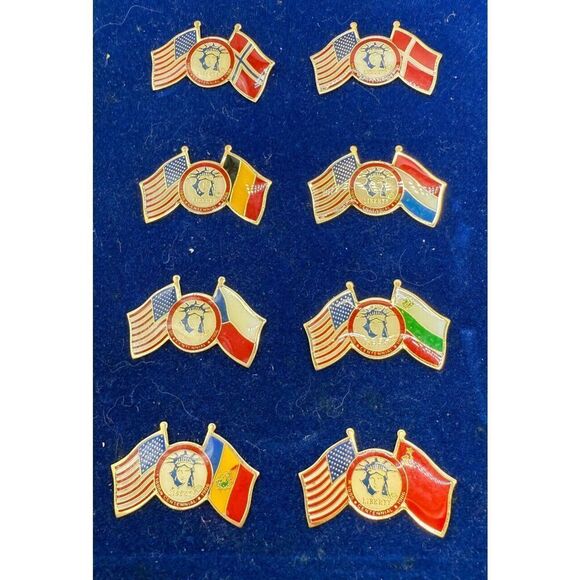 (26) Vintage Statue of Liberty with US & International Flags Patriotic Pins - Picture 4 of 8